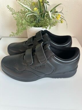 Propet Men's Black Dual Velcro Comfort Walkers Size 13